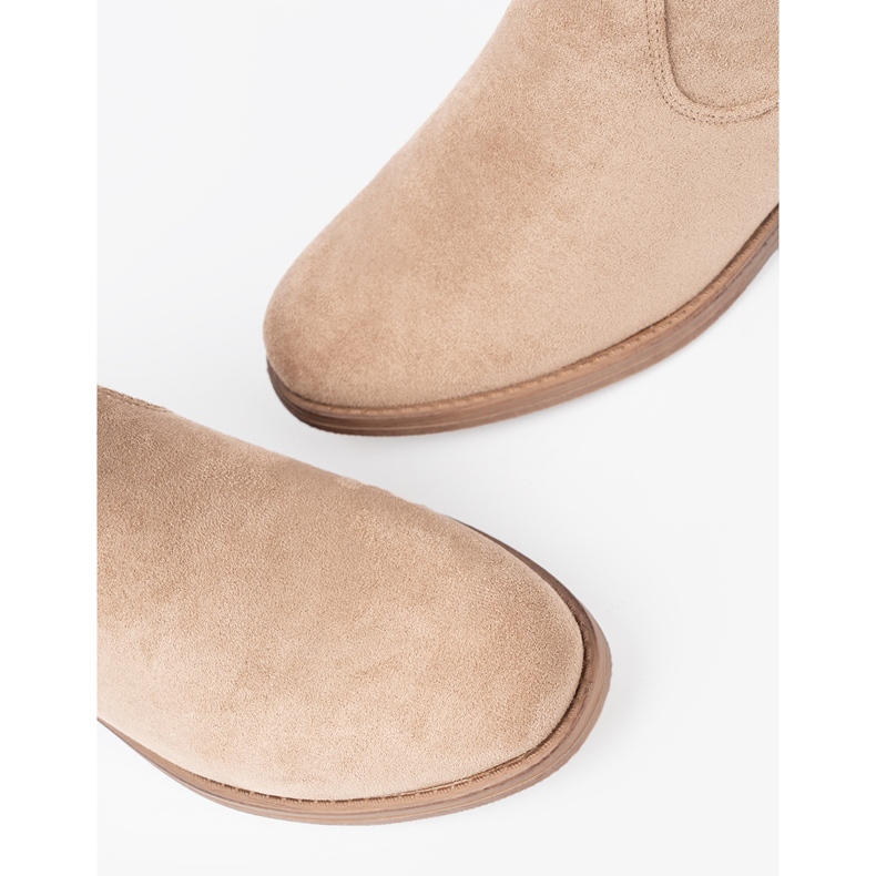 Shelvt Beige boots with a crinkled upper 1