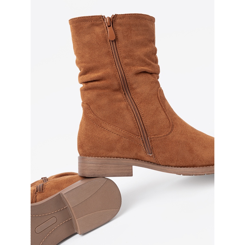 Shelvt Caramel boots with a crinkled upper 1