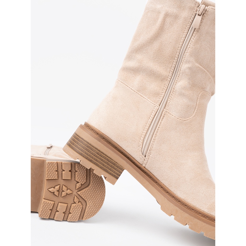 Shelvt Modern light beige boots with a simple cut 2