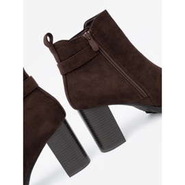 Shelvt Dark brown boots on the post with a decorative clamp 1