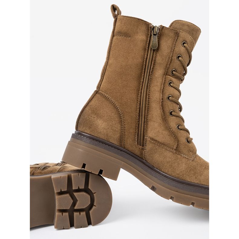 Shelvt Classic suede workers in a shade of brown 1