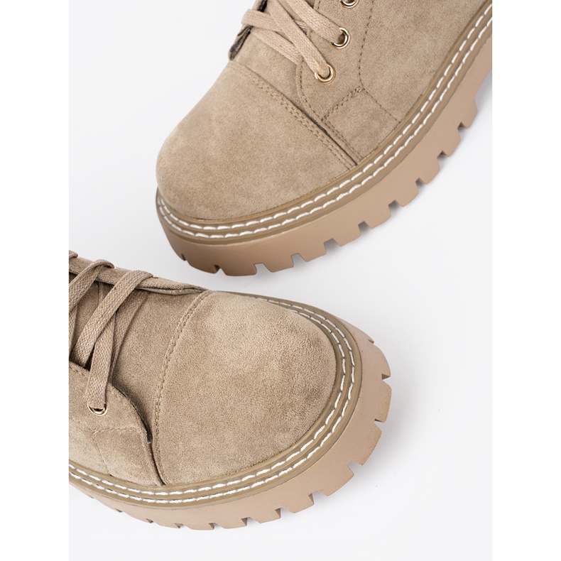 Shelvt Beige workers with heart and a thick sole 1