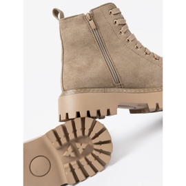 Shelvt Beige workers with heart and a thick sole 2