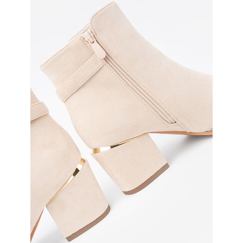 Shelvt Light beige boots on the post with a decorative clamp 2