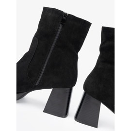 Shelvt Elegant black boots on a stable post 1