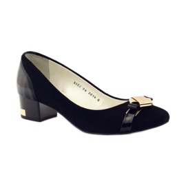 Black pumps with a gold Neścior decoration yellow 1 Black pumps with a gold Neścior decoration yellow 1