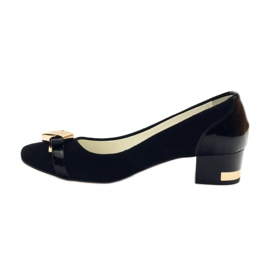 Black pumps with a gold Neścior decoration yellow 2
