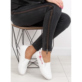 Slipons with delicate white embroidery g1204a White 2