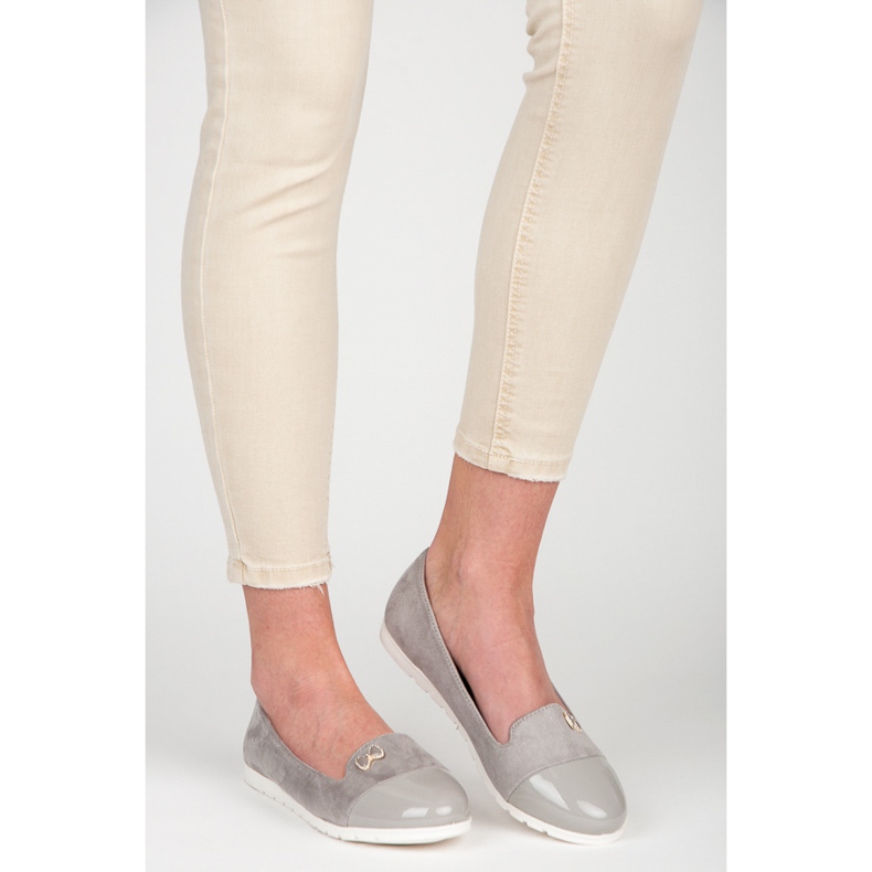 Vinceza Lordsy with a varnished toe grey 1