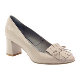 Edeo Pumps On A Bar Lacquered 3224 Beige 1