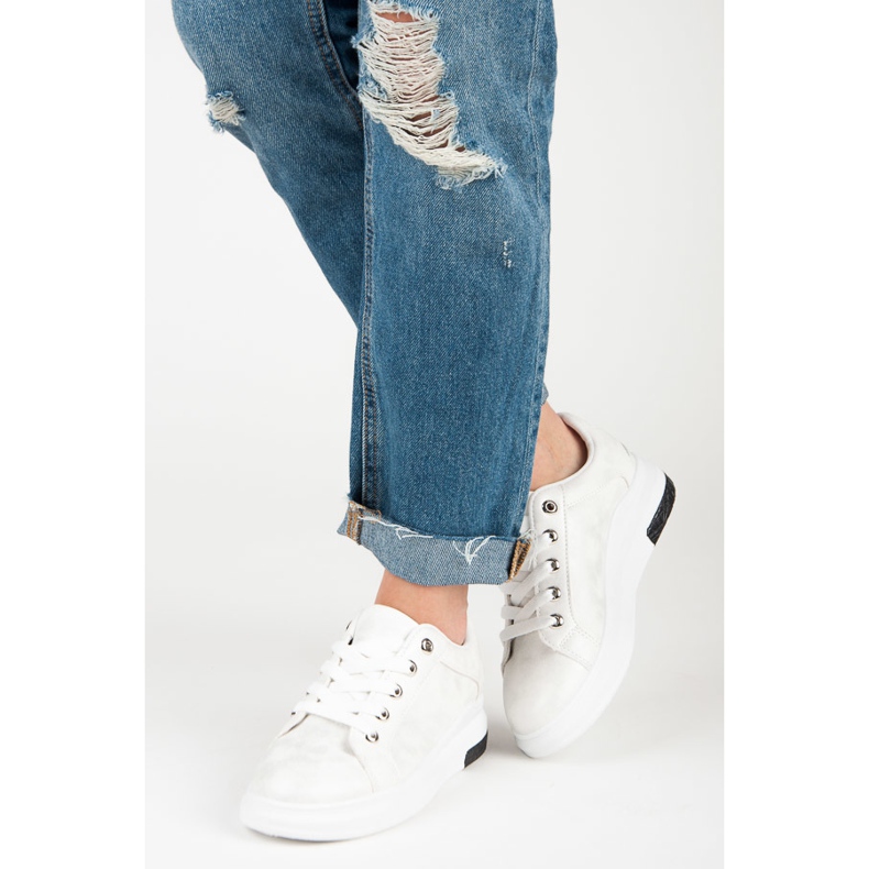 White sneakers with a star 1 White sneakers with a star 1