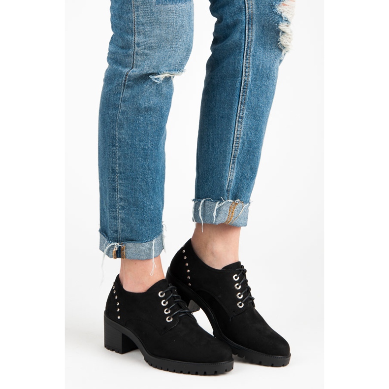 Seastar Black shoes on the post 1