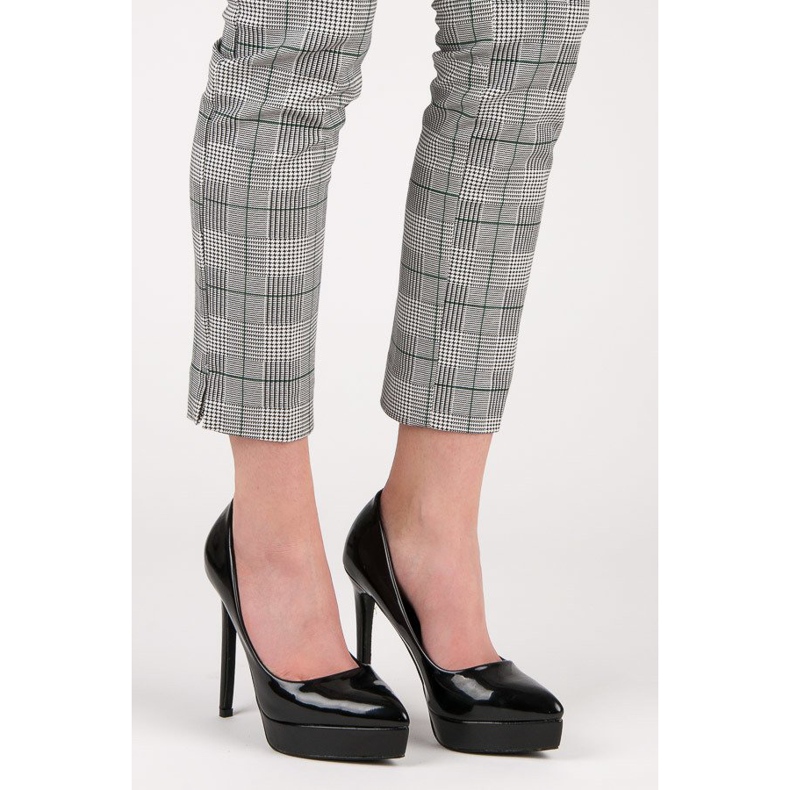 Small Swan Lacquered heels on the platform black 1