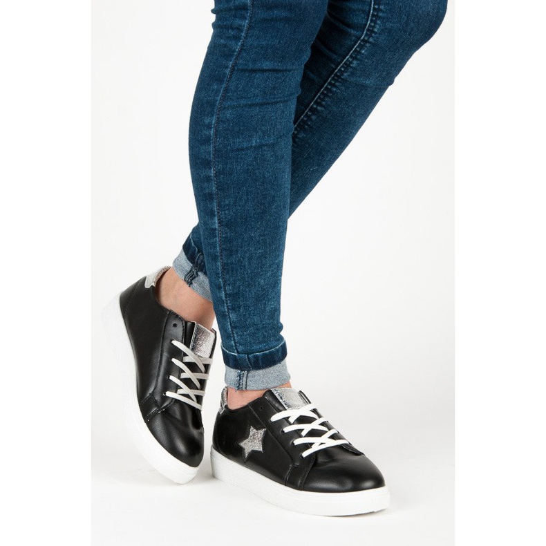 Tied sneakers with a star black 1