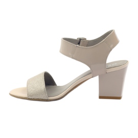 Sandals lacquered on the Edeo 3184 post beige 2