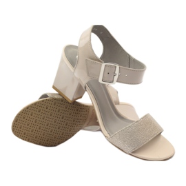 Sandals lacquered on the Edeo 3184 post beige 3