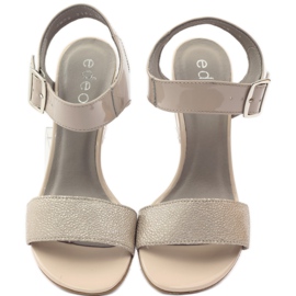 Sandals lacquered on the Edeo 3184 post beige 4