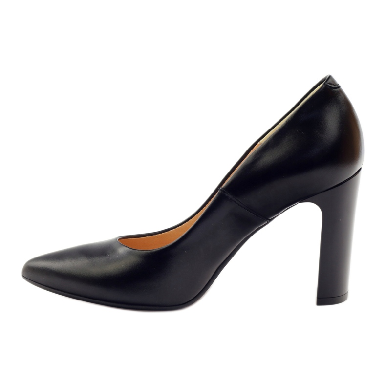 Classic pumps on the ESPINTO 689 post black 2