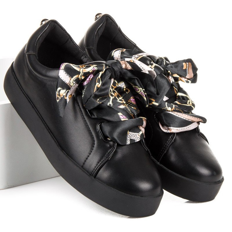 Sneakers Tied with a VICES ribbon black 1