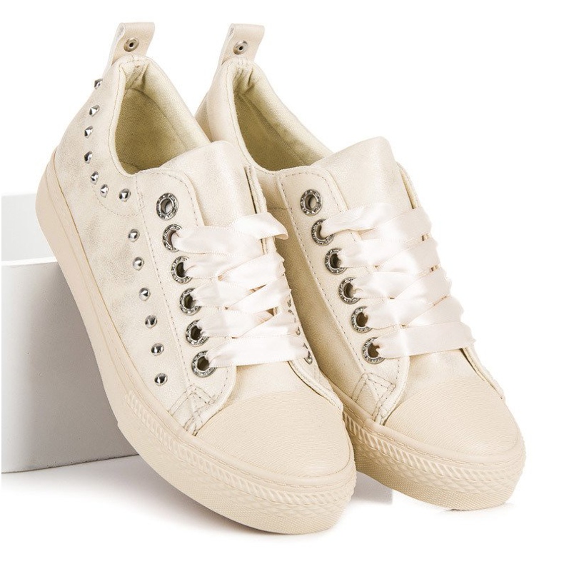 Beige sneakers with a ribbon 2