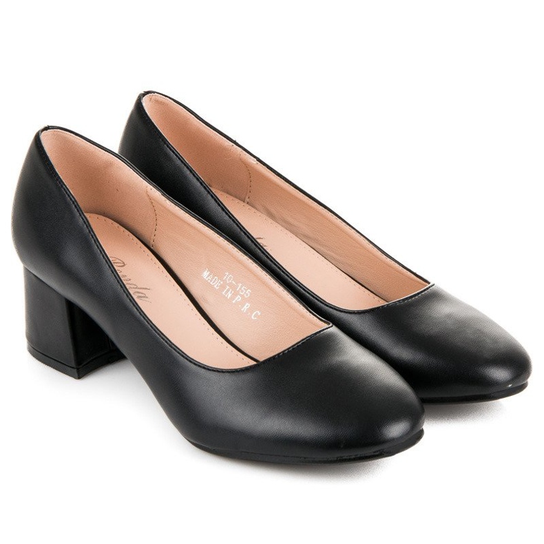 Renda Black pumps with low heels 1