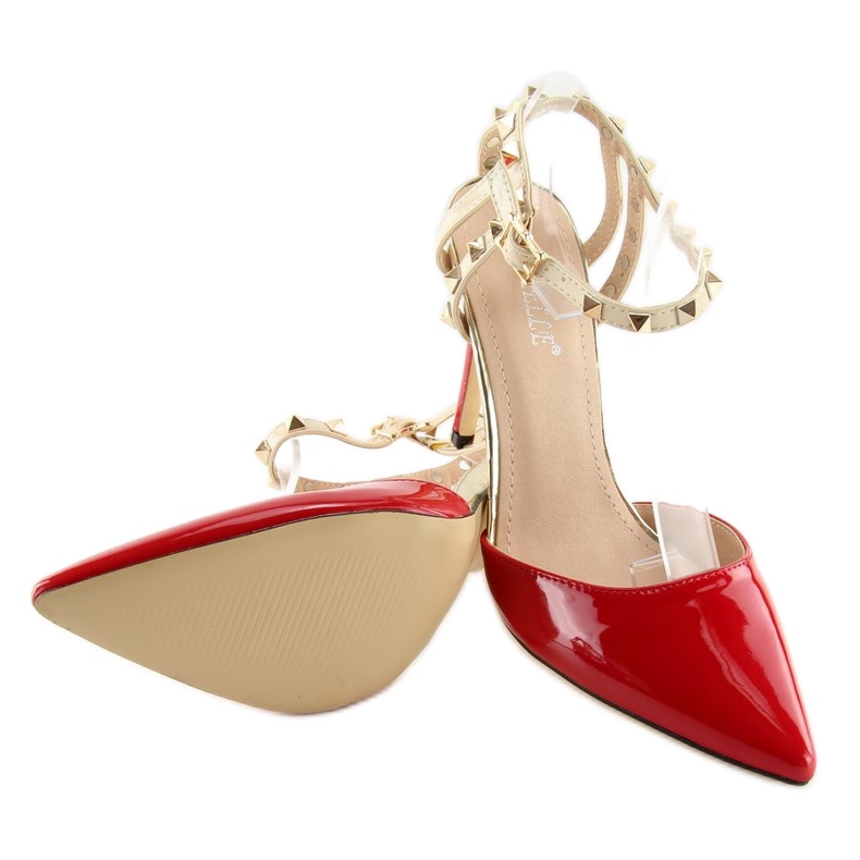 Pumps on a pin with studs red At 2