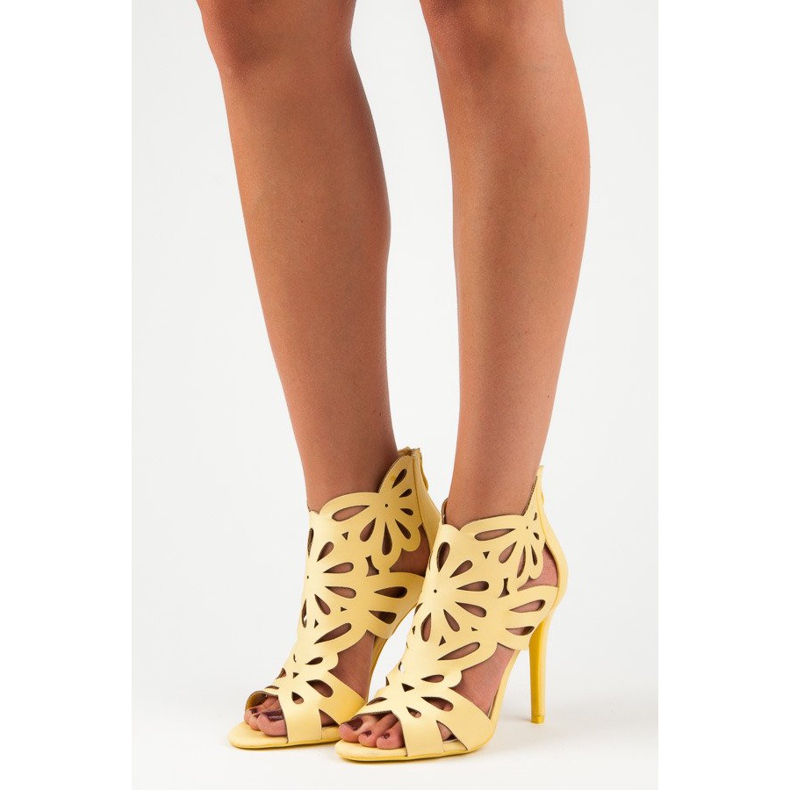Elegant sandals with vices uppers yellow 1