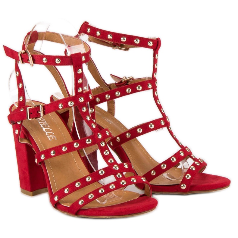 Bestelle Red sandals on a post 1