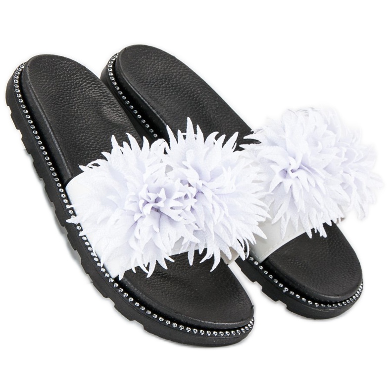 Slippers with a pompom white 1