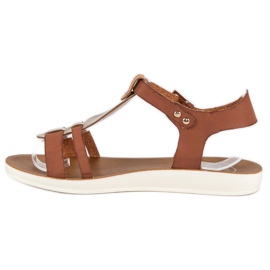 Sandals fastened with a buckle brown 1