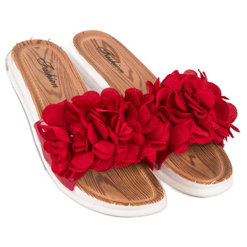 Red flip-flops with flowers 2