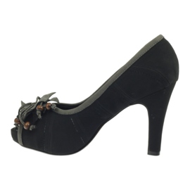 Via-Nova Black pumps with Via Nova 041 beads grey 2