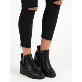 Sneakers On The Zipper black 2