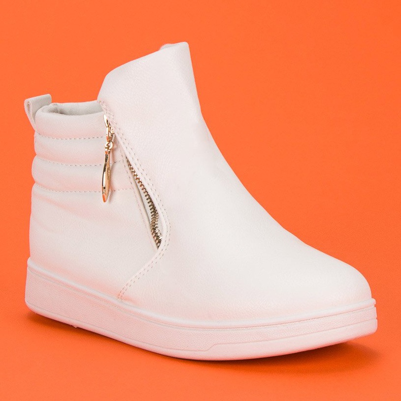 White sneakers above the ankle 1