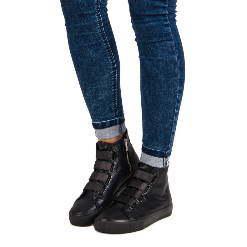 Black sneakers with an elastic band 1