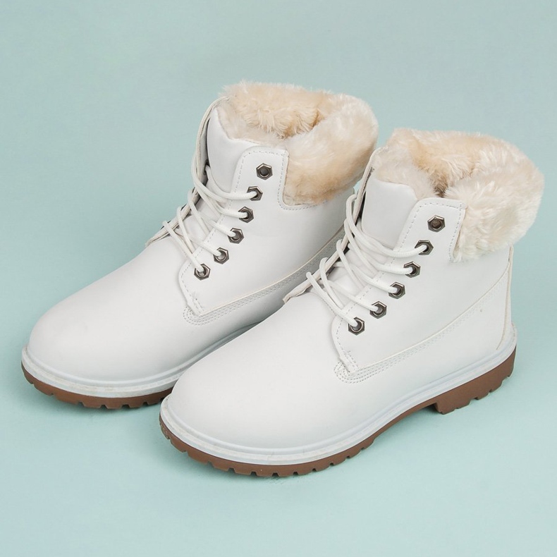 Seastar Shapely white trappers 1