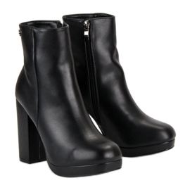 Small Swan Classic boots on the post black 1