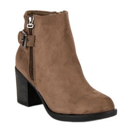 Small Swan Fashionable women's boots brown 1