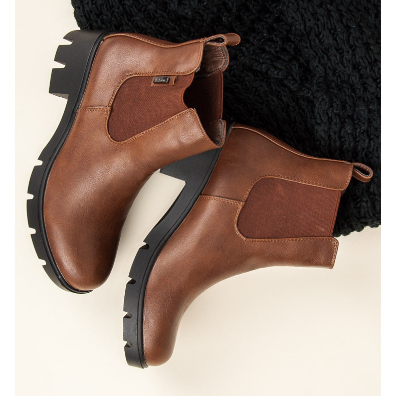 Small Swan Brown Chelsea boots 2 Small Swan Brown Chelsea boots 2