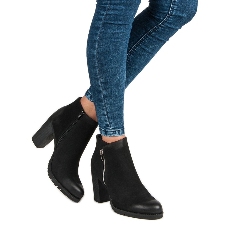 Show It Black ankle boots with a zipper 1