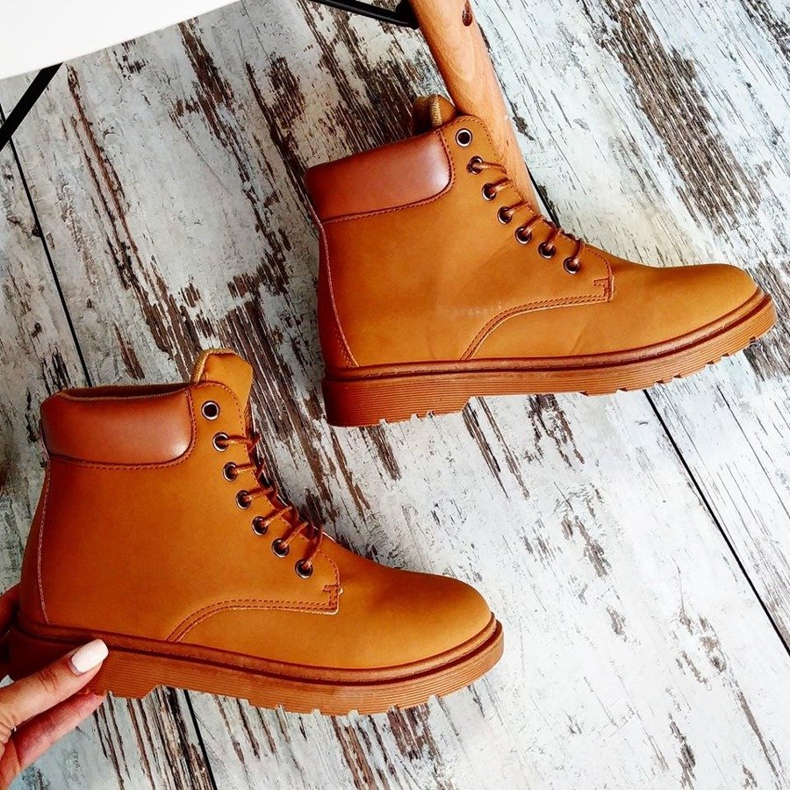 Camel trappers brown 1