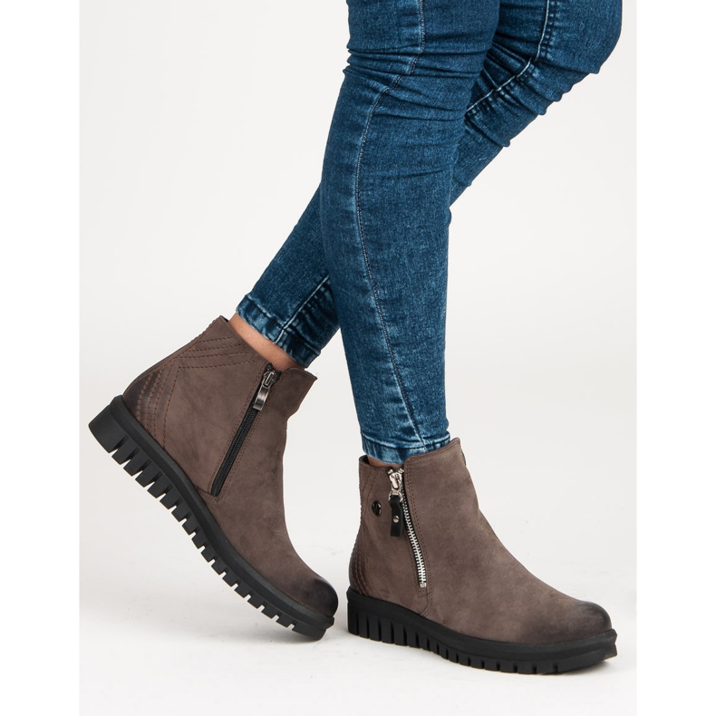 Low Boots On The VINCEZA Zipper brown 2