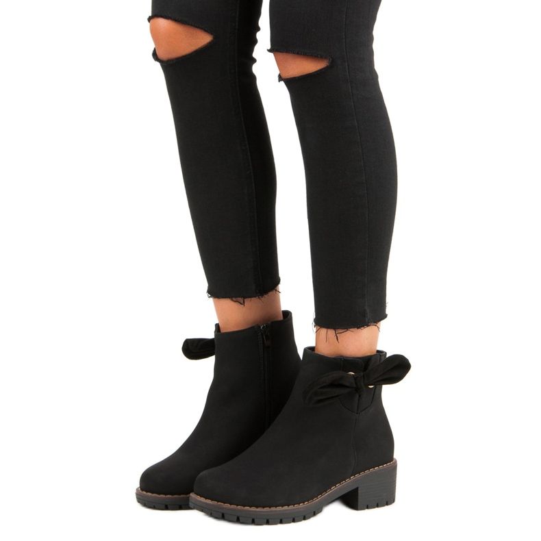 Black high-heeled boots 1