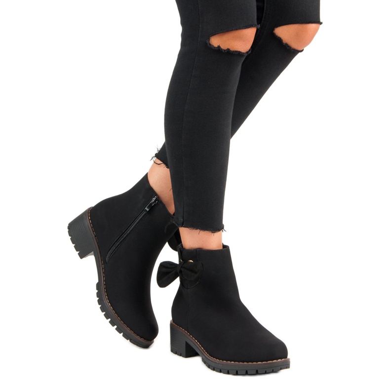 Black high-heeled boots 2