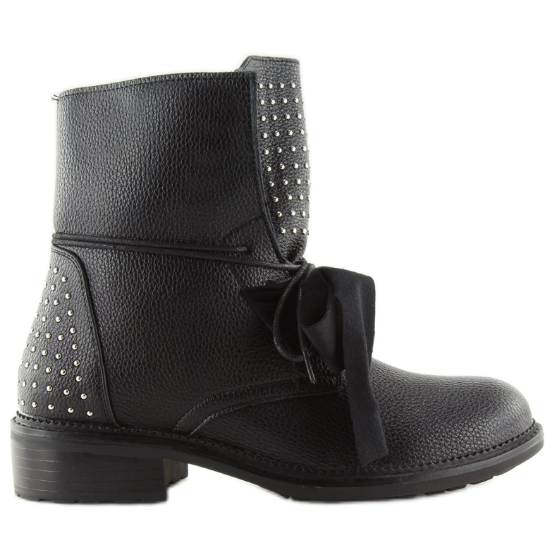 Workers with a black velvet bow 1