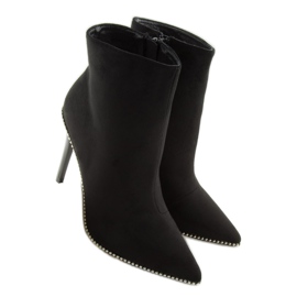 Black ZY153 black boots on a pin 2