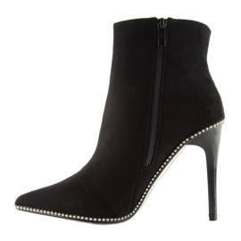 Black ZY153 black boots on a pin 1