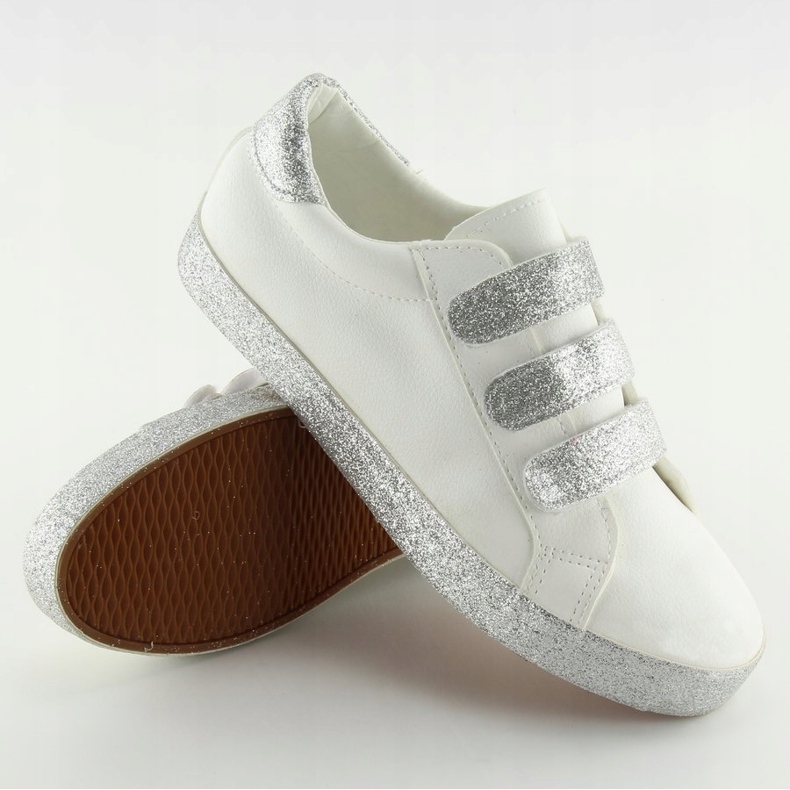 Sneakers fastened with Velcro white XL10P White grey 2