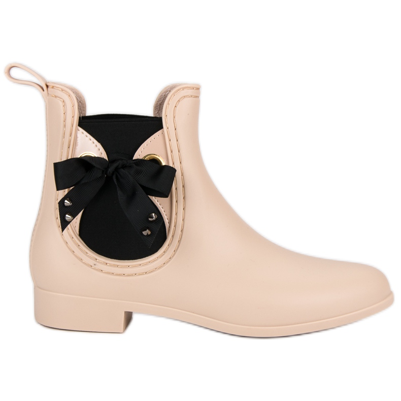 Beige rubber boots, vices 2
