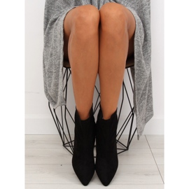 Black F183 Black boots on a pin 1